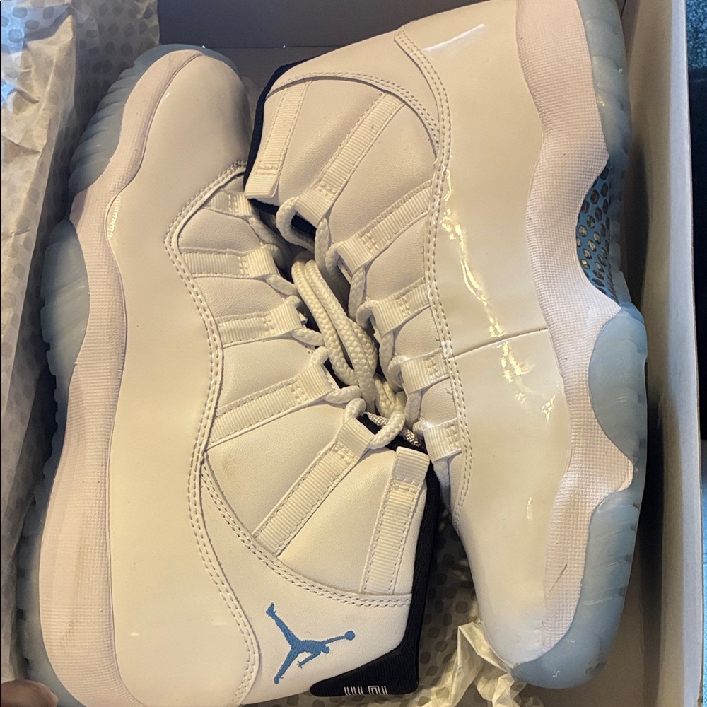 Jordan Athletic Shoes White and Blue